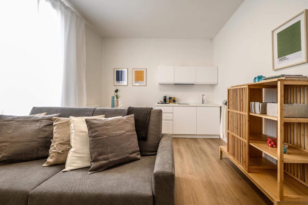 Emilia Young Apartment Modena